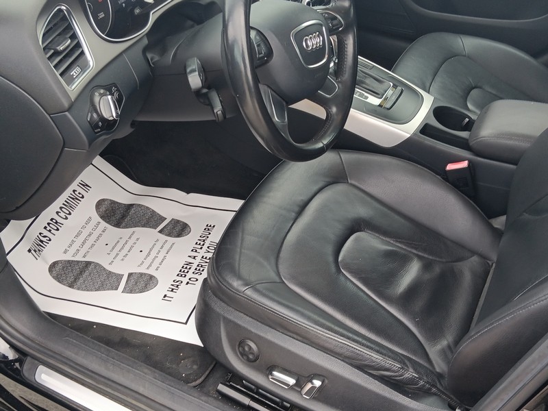 Audi A4 Vehicle Full-screen Gallery Image 16