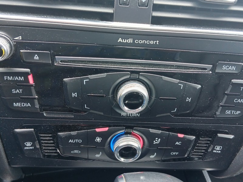 Audi A4 Vehicle Full-screen Gallery Image 19