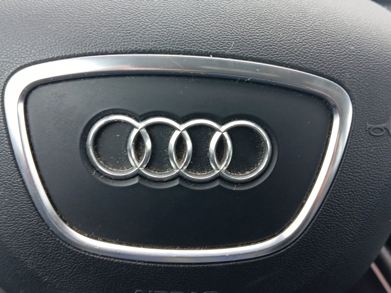 Audi A4 Vehicle Full-screen Gallery Image 21