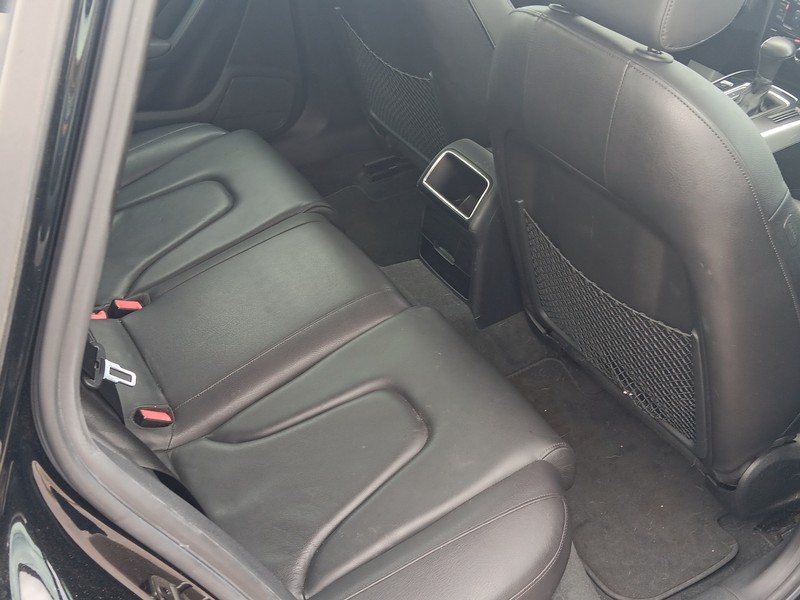 Audi A4 Vehicle Full-screen Gallery Image 31