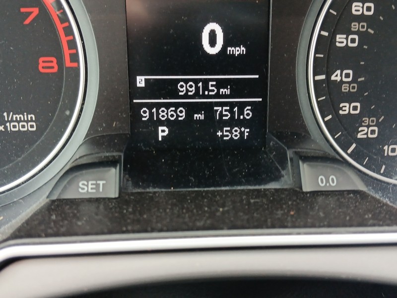 Audi A4 Vehicle Full-screen Gallery Image 38