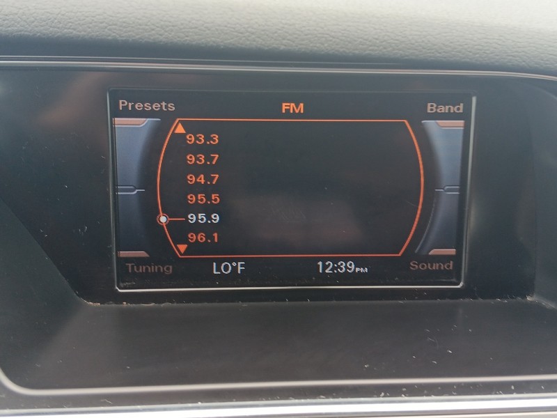 Audi A4 Vehicle Full-screen Gallery Image 39