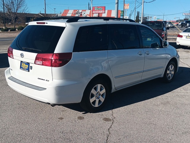 Toyota Sienna Vehicle Full-screen Gallery Image 03