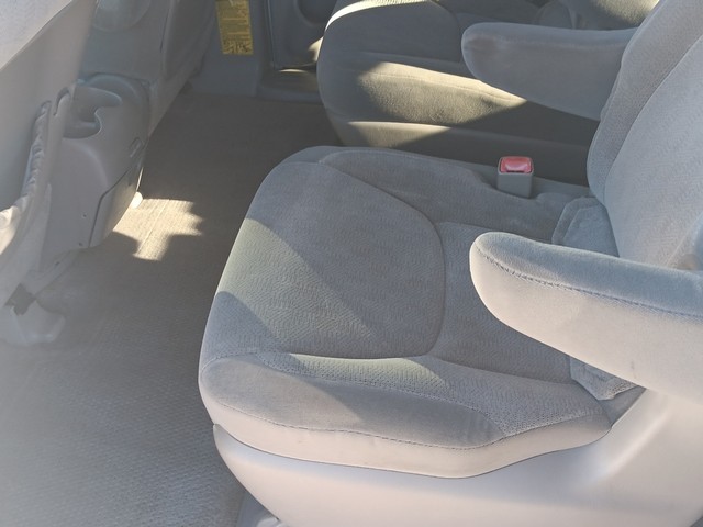 Toyota Sienna Vehicle Full-screen Gallery Image 17