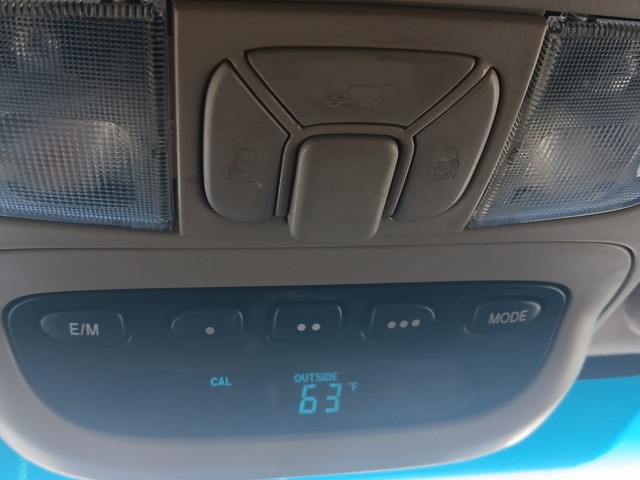 Toyota Sienna Vehicle Full-screen Gallery Image 23