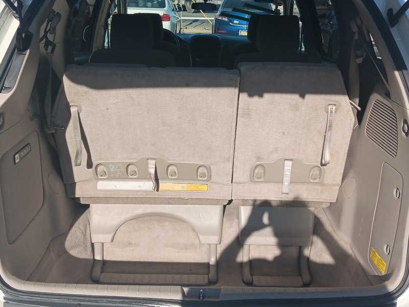 Toyota Sienna Vehicle Full-screen Gallery Image 05