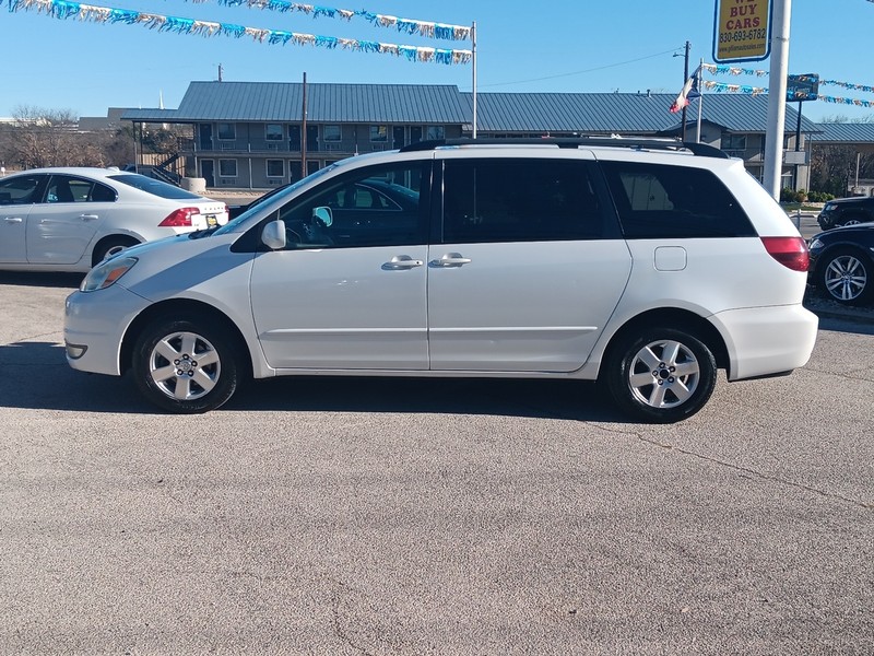 Toyota Sienna Vehicle Full-screen Gallery Image 07