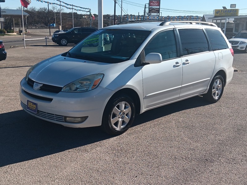 Toyota Sienna Vehicle Full-screen Gallery Image 08
