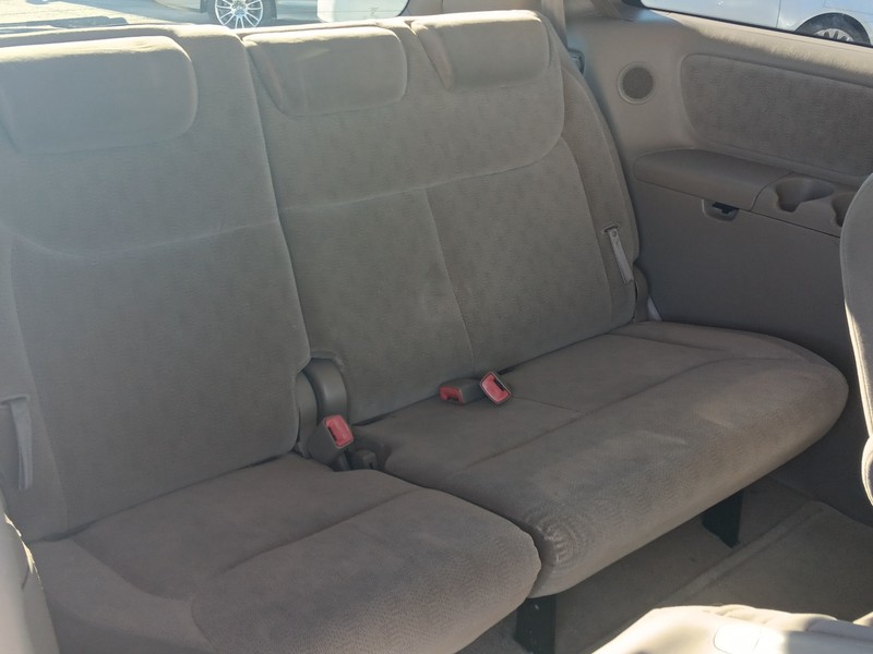 Toyota Sienna Vehicle Full-screen Gallery Image 12