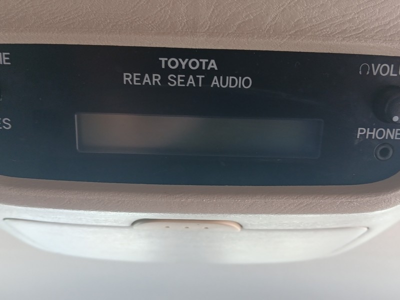 Toyota Sienna Vehicle Full-screen Gallery Image 15