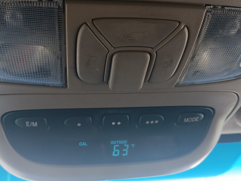 Toyota Sienna Vehicle Full-screen Gallery Image 23