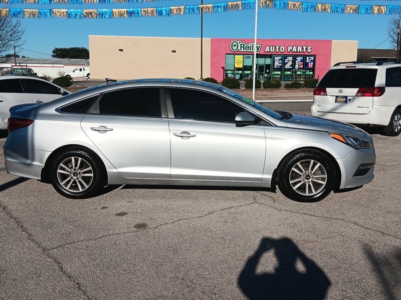 Hyundai Sonata Vehicle Full-screen Gallery Image 02