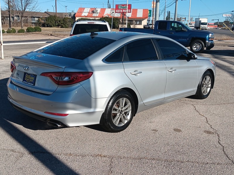 Hyundai Sonata Vehicle Full-screen Gallery Image 03