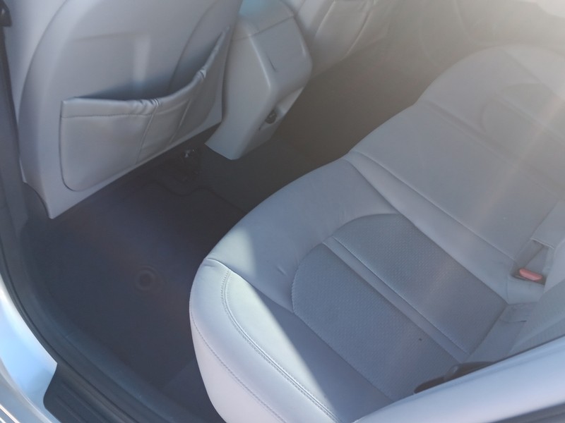 Hyundai Sonata Vehicle Full-screen Gallery Image 13