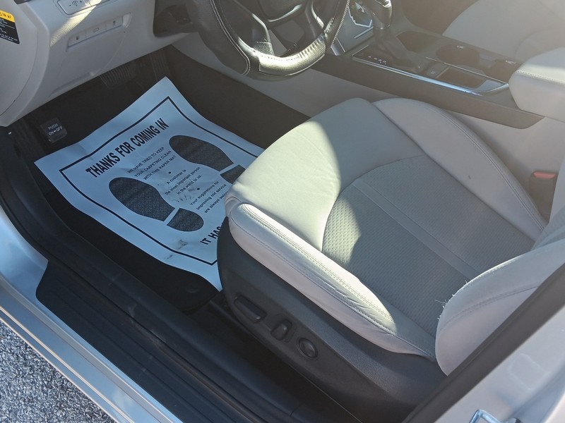 Hyundai Sonata Vehicle Full-screen Gallery Image 15