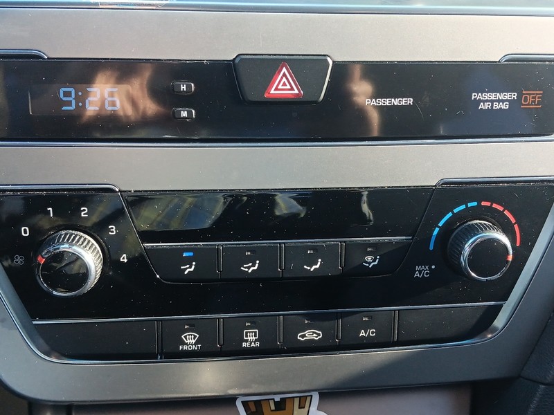 Hyundai Sonata Vehicle Full-screen Gallery Image 20