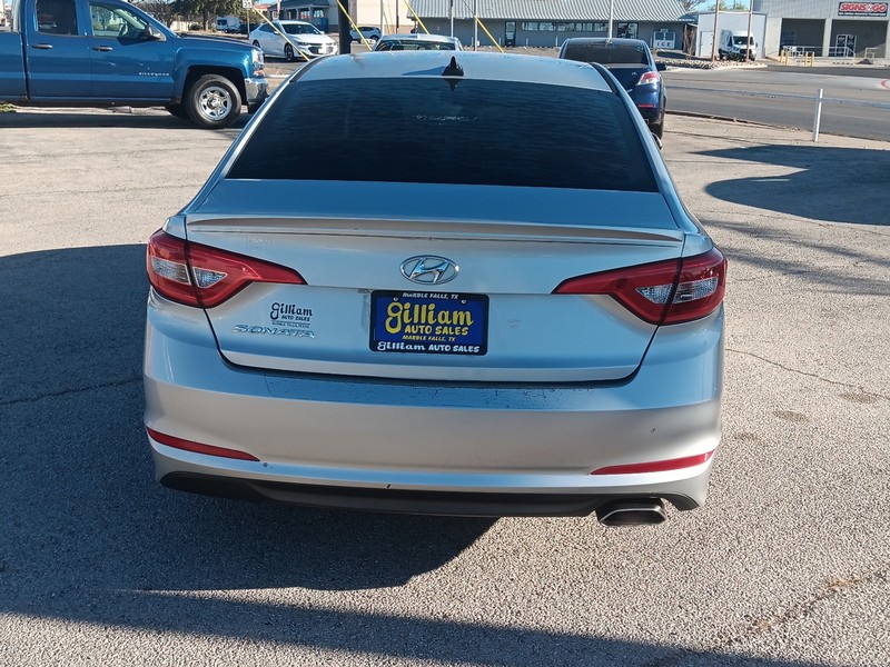 Hyundai Sonata Vehicle Full-screen Gallery Image 24