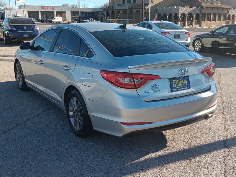 Hyundai Sonata Vehicle Full-screen Gallery Image 25