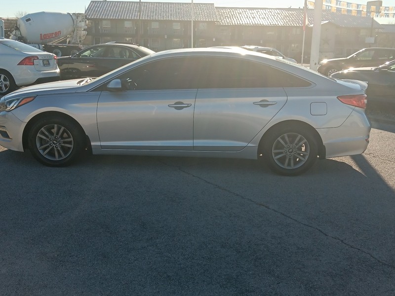 Hyundai Sonata Vehicle Full-screen Gallery Image 26