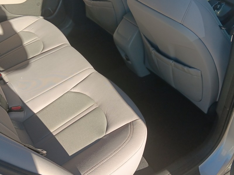 Hyundai Sonata Vehicle Full-screen Gallery Image 31