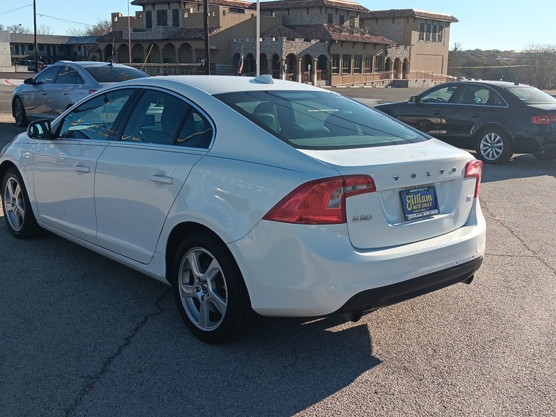 Volvo S60 Vehicle Full-screen Gallery Image 05