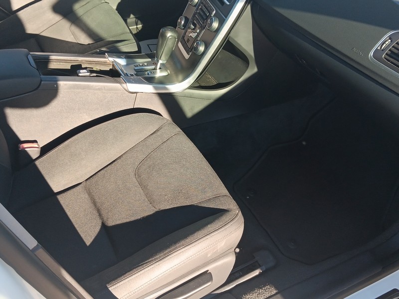 Volvo S60 Vehicle Full-screen Gallery Image 09