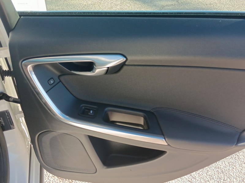 Volvo S60 Vehicle Full-screen Gallery Image 12