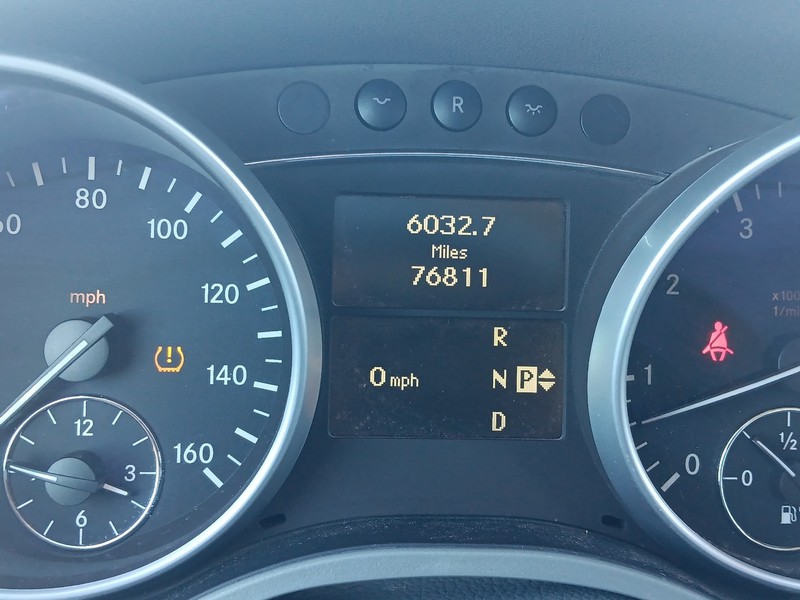 Mercedes-Benz M-Class Vehicle Full-screen Gallery Image 44