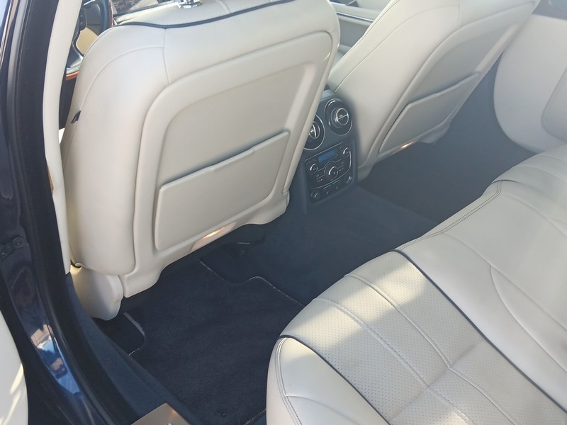 Jaguar XJ Vehicle Full-screen Gallery Image 14