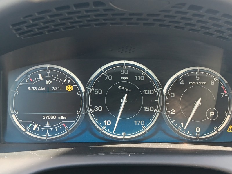 Jaguar XJ Vehicle Full-screen Gallery Image 21