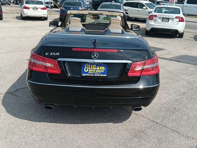 Mercedes-Benz E-Class Vehicle Full-screen Gallery Image 04
