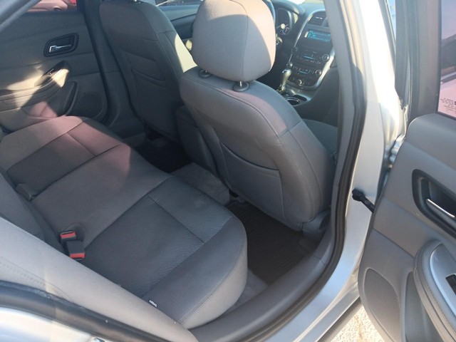 Chevrolet Malibu Vehicle Full-screen Gallery Image 06