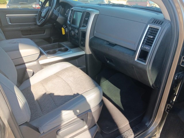 Ram 1500 Vehicle Full-screen Gallery Image 05