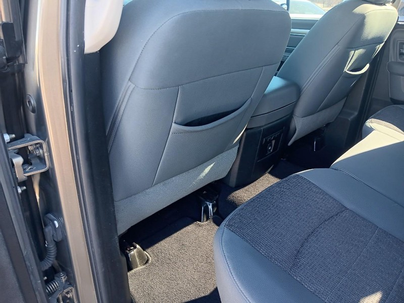 Ram 1500 Vehicle Full-screen Gallery Image 7