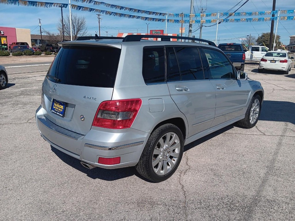 Mercedes-Benz GLK-Class Vehicle Full-screen Gallery Image 02