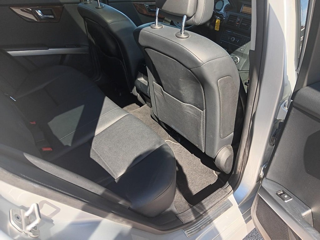 Mercedes-Benz GLK-Class Vehicle Full-screen Gallery Image 06