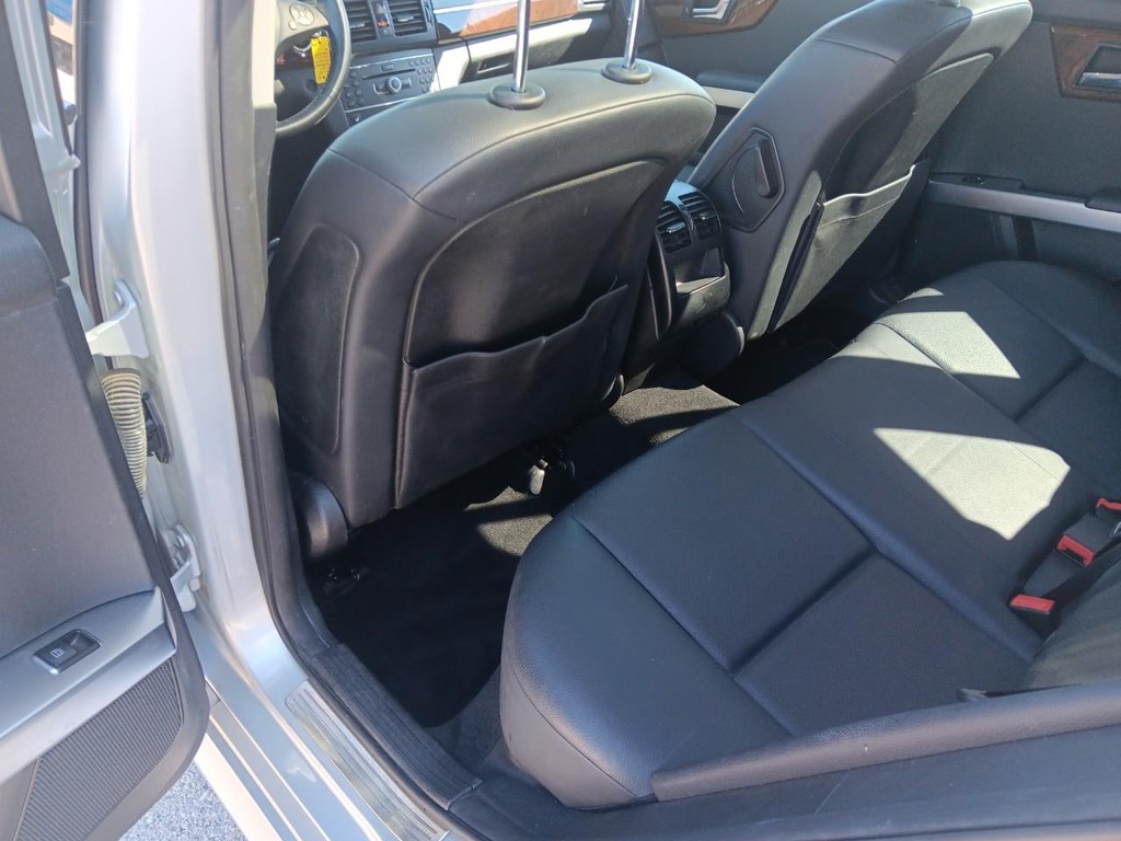 Mercedes-Benz GLK-Class Vehicle Full-screen Gallery Image 07