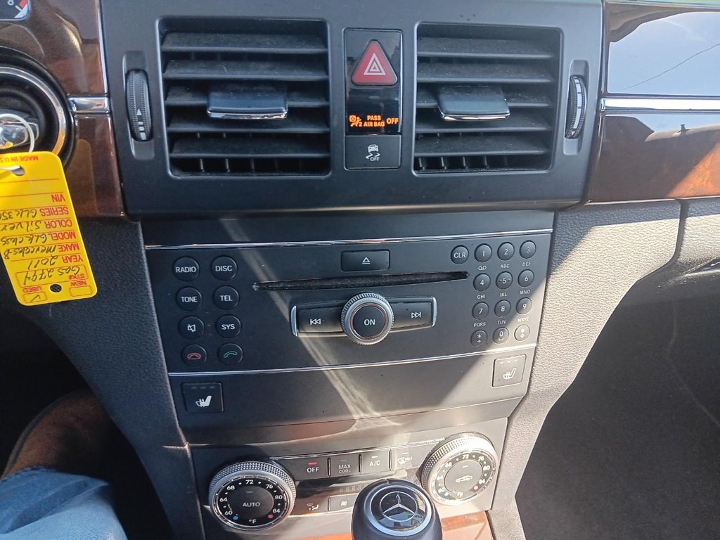 Mercedes-Benz GLK-Class Vehicle Full-screen Gallery Image 11