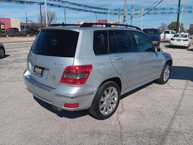 Mercedes-Benz GLK-Class Vehicle Full-screen Gallery Image 02