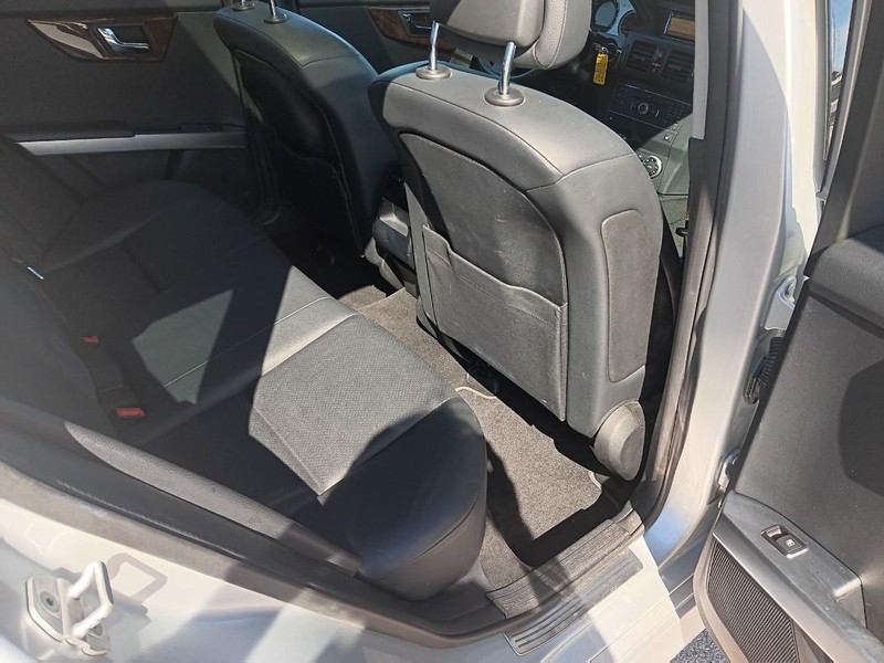 Mercedes-Benz GLK-Class Vehicle Full-screen Gallery Image 06