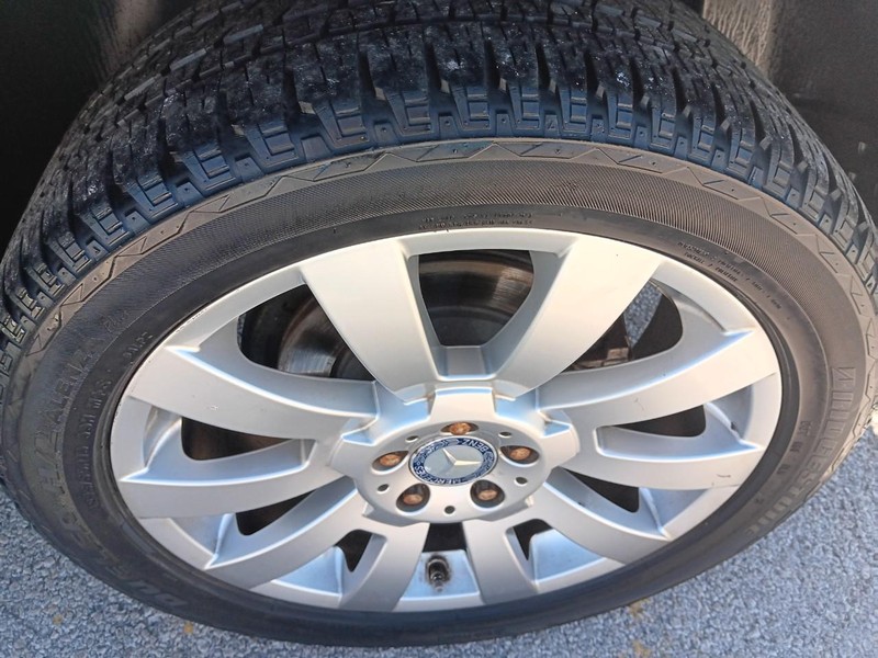 Mercedes-Benz GLK-Class Vehicle Full-screen Gallery Image 10