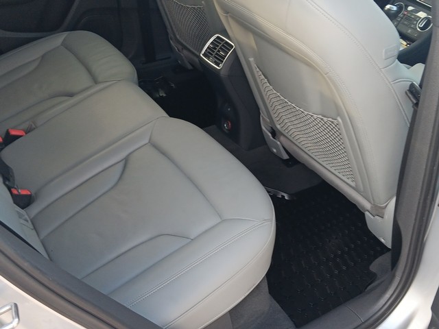 Audi Q3 Vehicle Full-screen Gallery Image 13