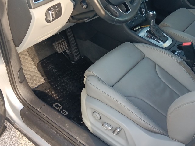 Audi Q3 Vehicle Full-screen Gallery Image 18