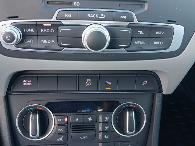Audi Q3 Vehicle Full-screen Gallery Image 21
