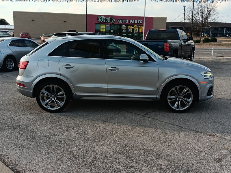 Audi Q3 Vehicle Full-screen Gallery Image 02