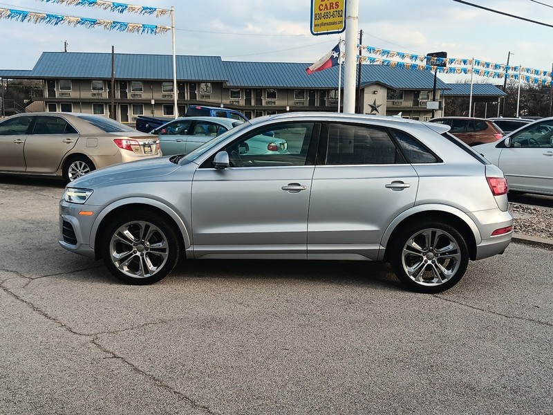 Audi Q3 Vehicle Full-screen Gallery Image 07