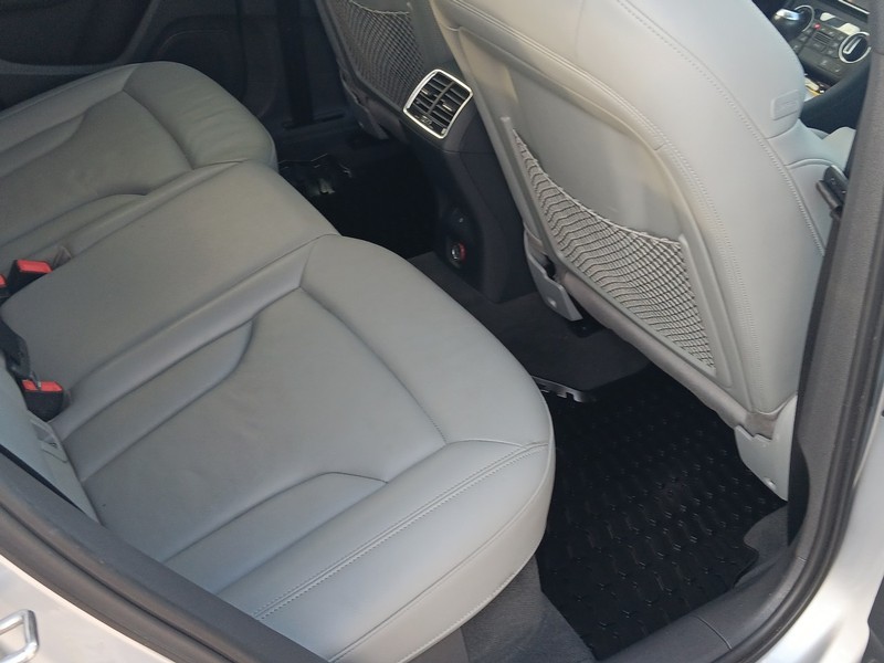 Audi Q3 Vehicle Full-screen Gallery Image 13