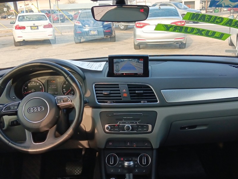 Audi Q3 Vehicle Full-screen Gallery Image 14