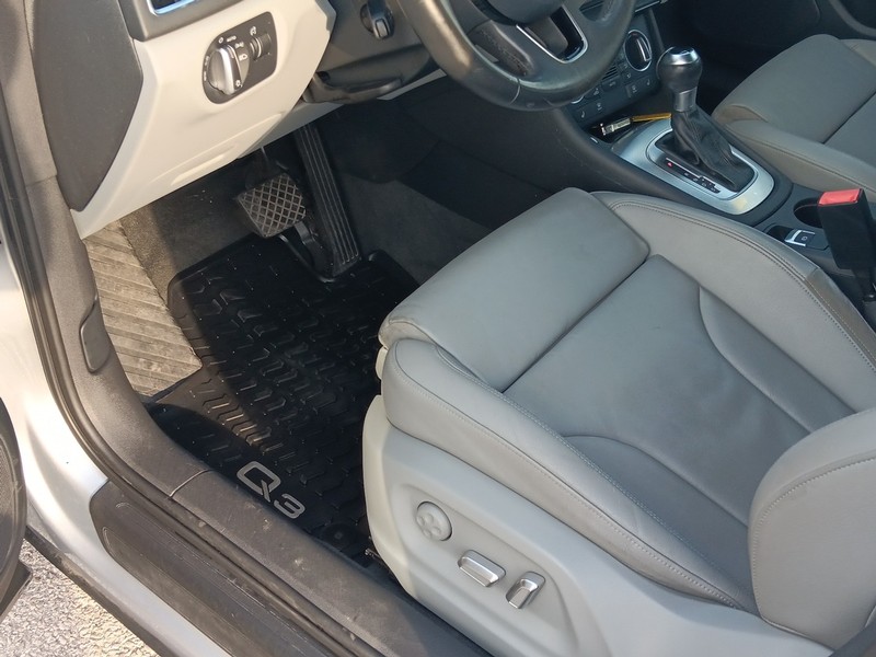 Audi Q3 Vehicle Full-screen Gallery Image 18