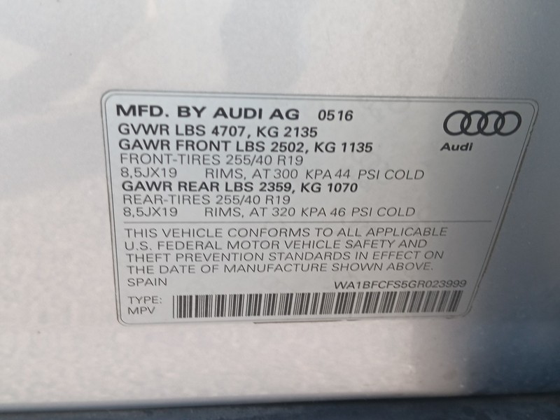 Audi Q3 Vehicle Full-screen Gallery Image 19